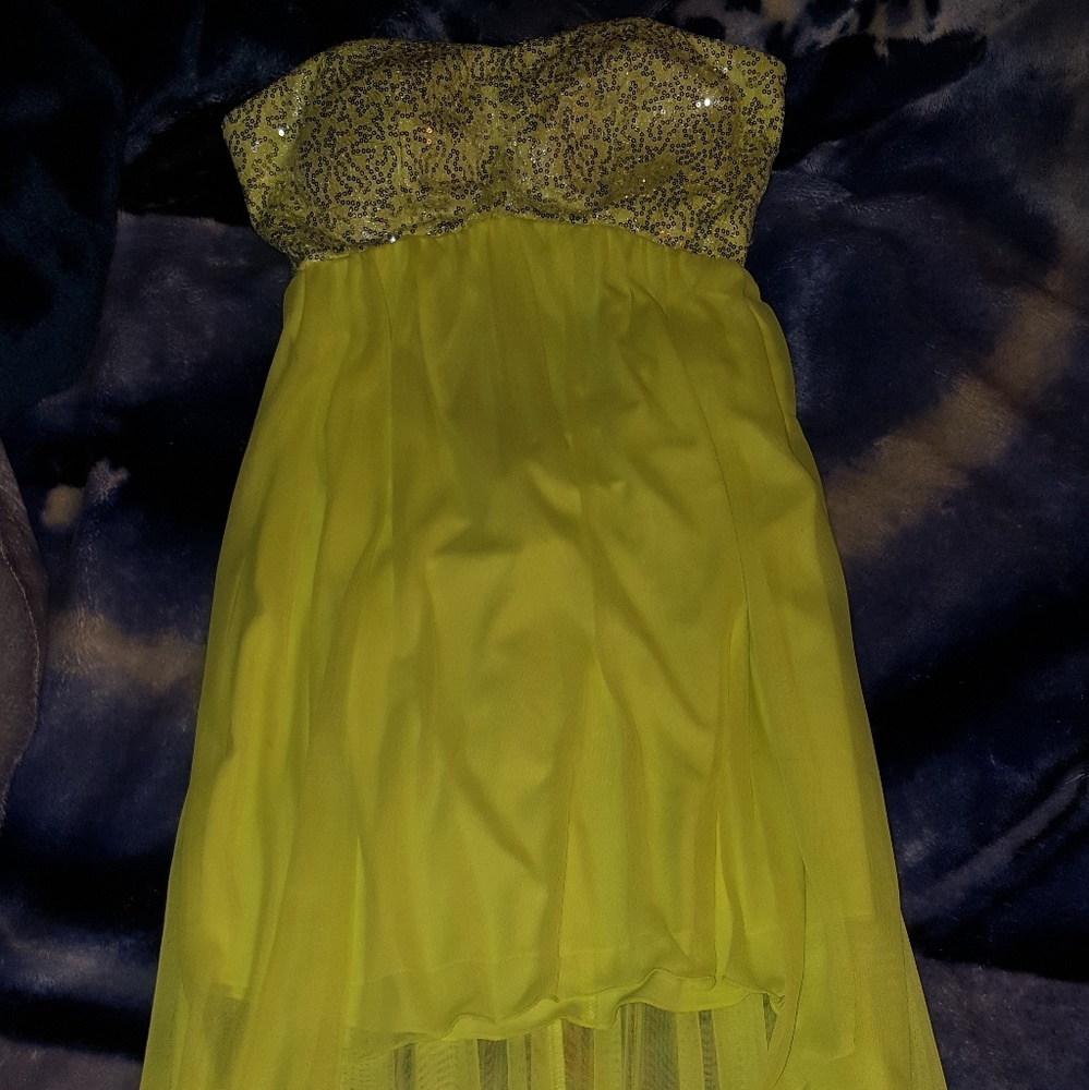 Yellow dress size 7